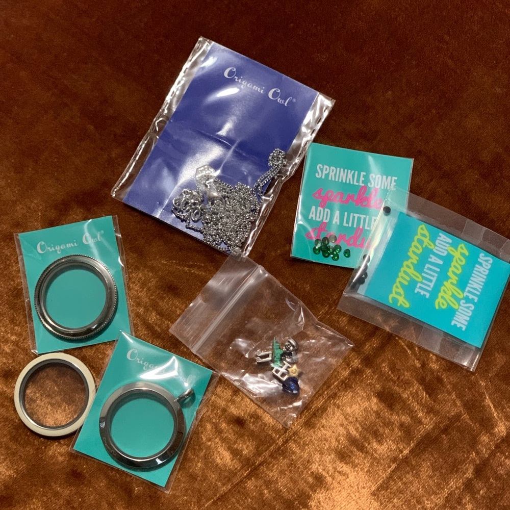 Origami Owl silver locket charm set. Green & Blue crystals, NYC & Arts charms.